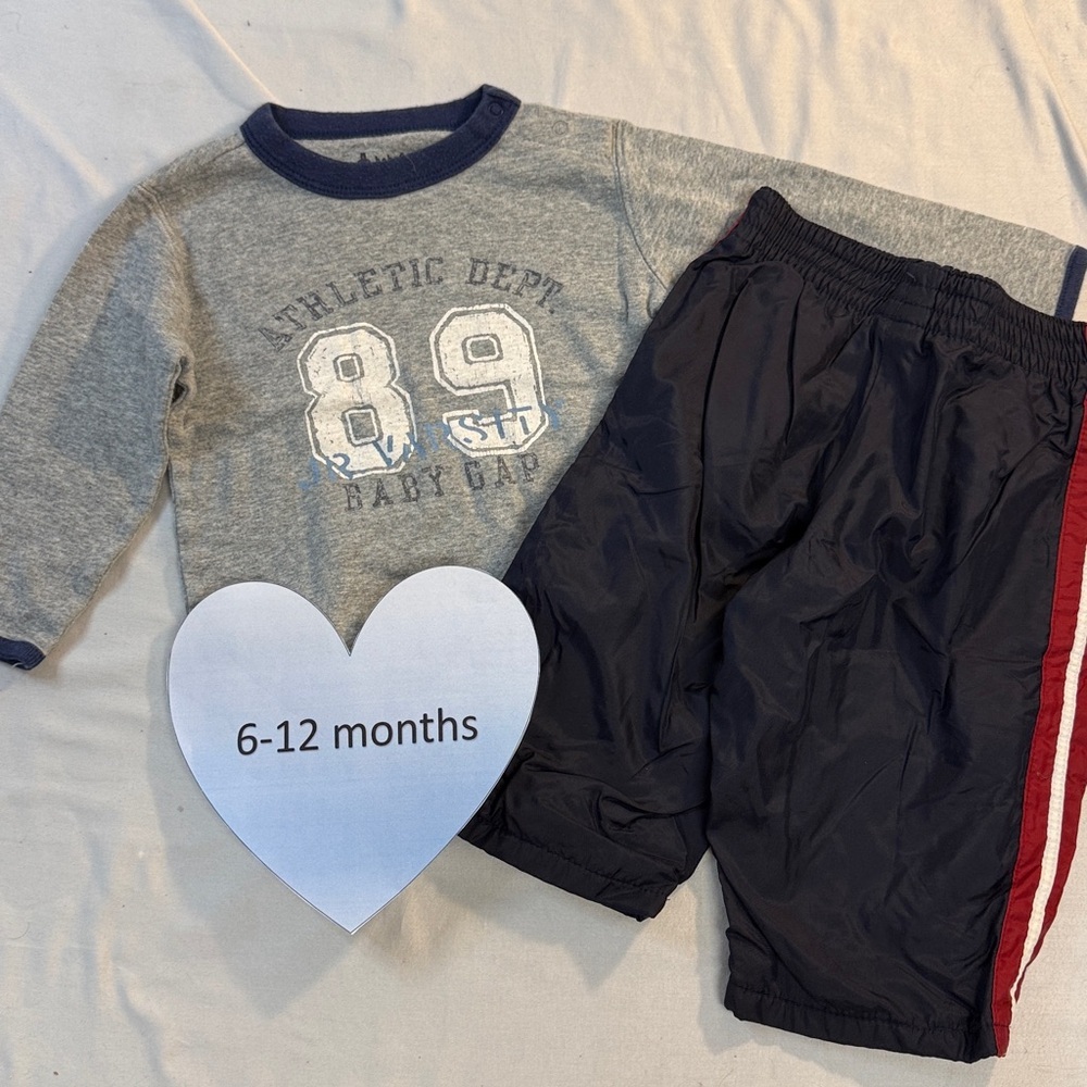 GAP - 2 piece matching set.  Size 6-12 months